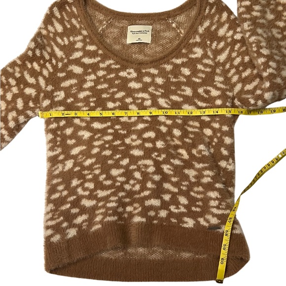 Cozy Girl Era Relaxed Abercrombie Fuzzy Leopard Knit Sweater XS - Picture 9 of 10